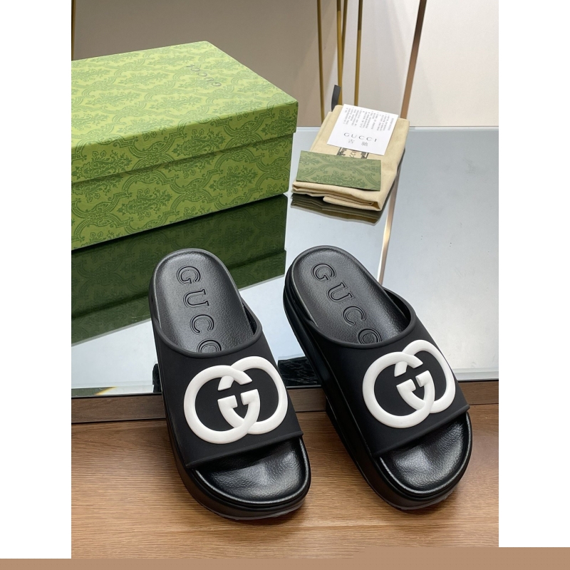 G*u*i slippers